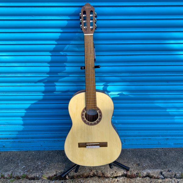 Valencia 300 Series Classical Guitar Online now